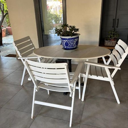 شقة Charming Coastal Retreat أنافيسوس المظهر الخارجي الصورة